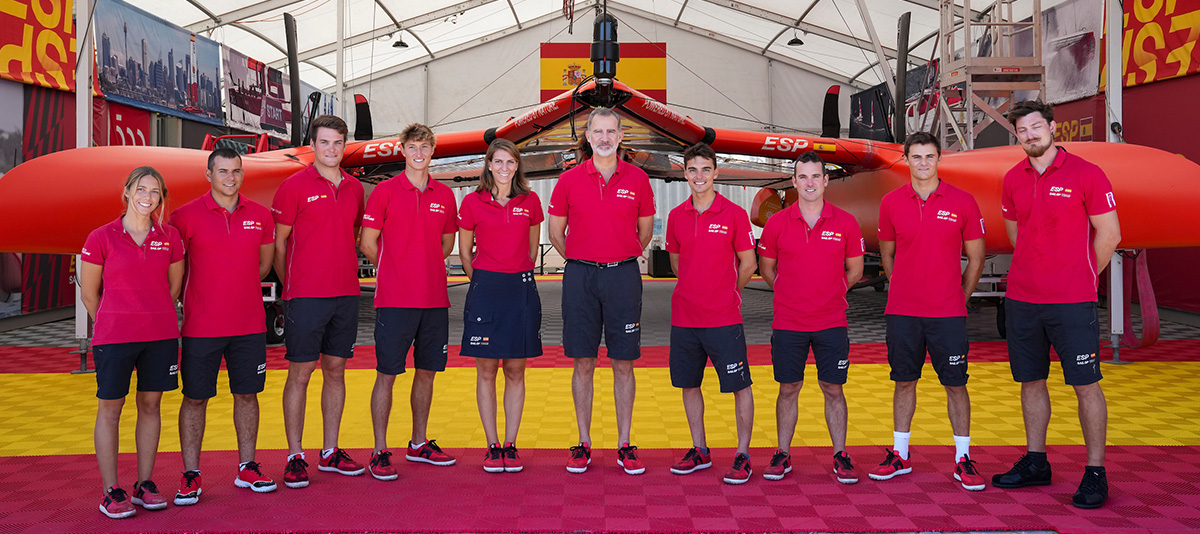 María del Mar de Ros team and H.R.M. Felipe VI