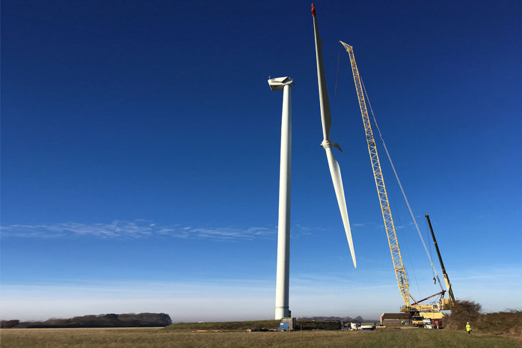 francewindturbineworkscraneliftingbladesbluesky WindEurope