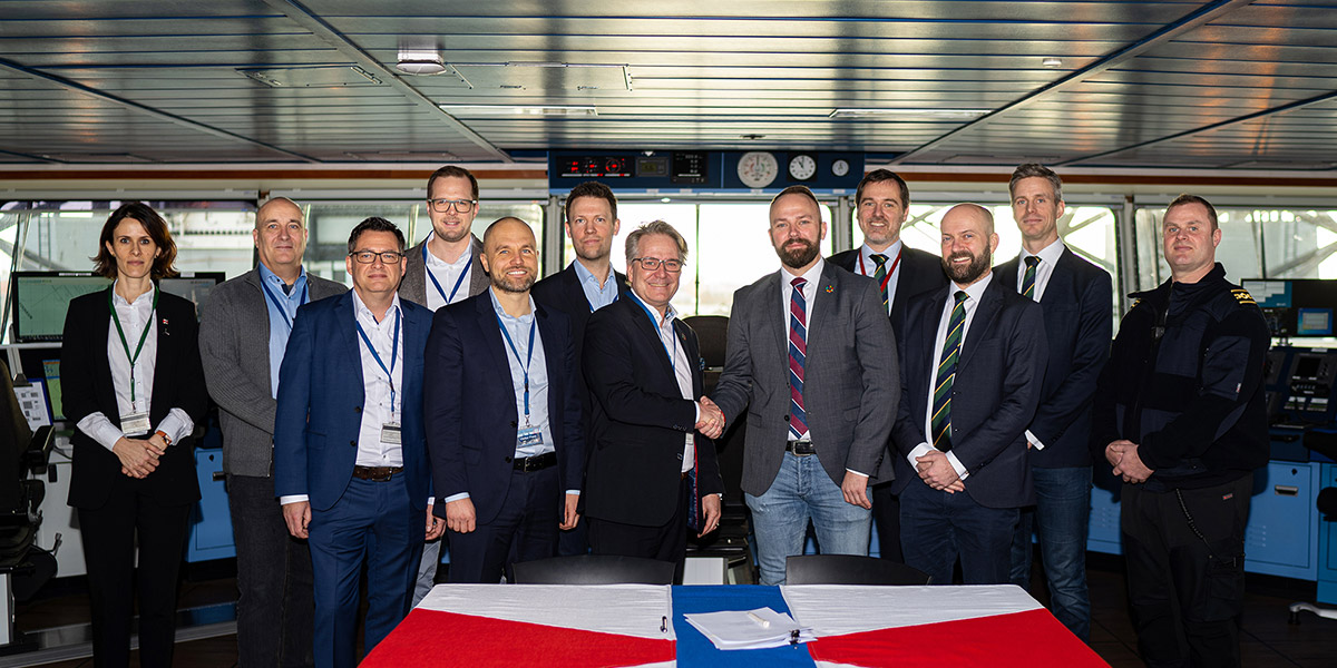 Vattenfall and Swire Blue Ocean family photo