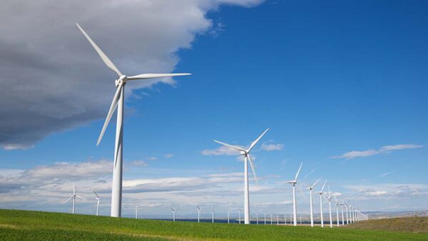 wind-farm-zaragoza-aragon-spain-cloudy-blue-sky-green-field | WindEurope